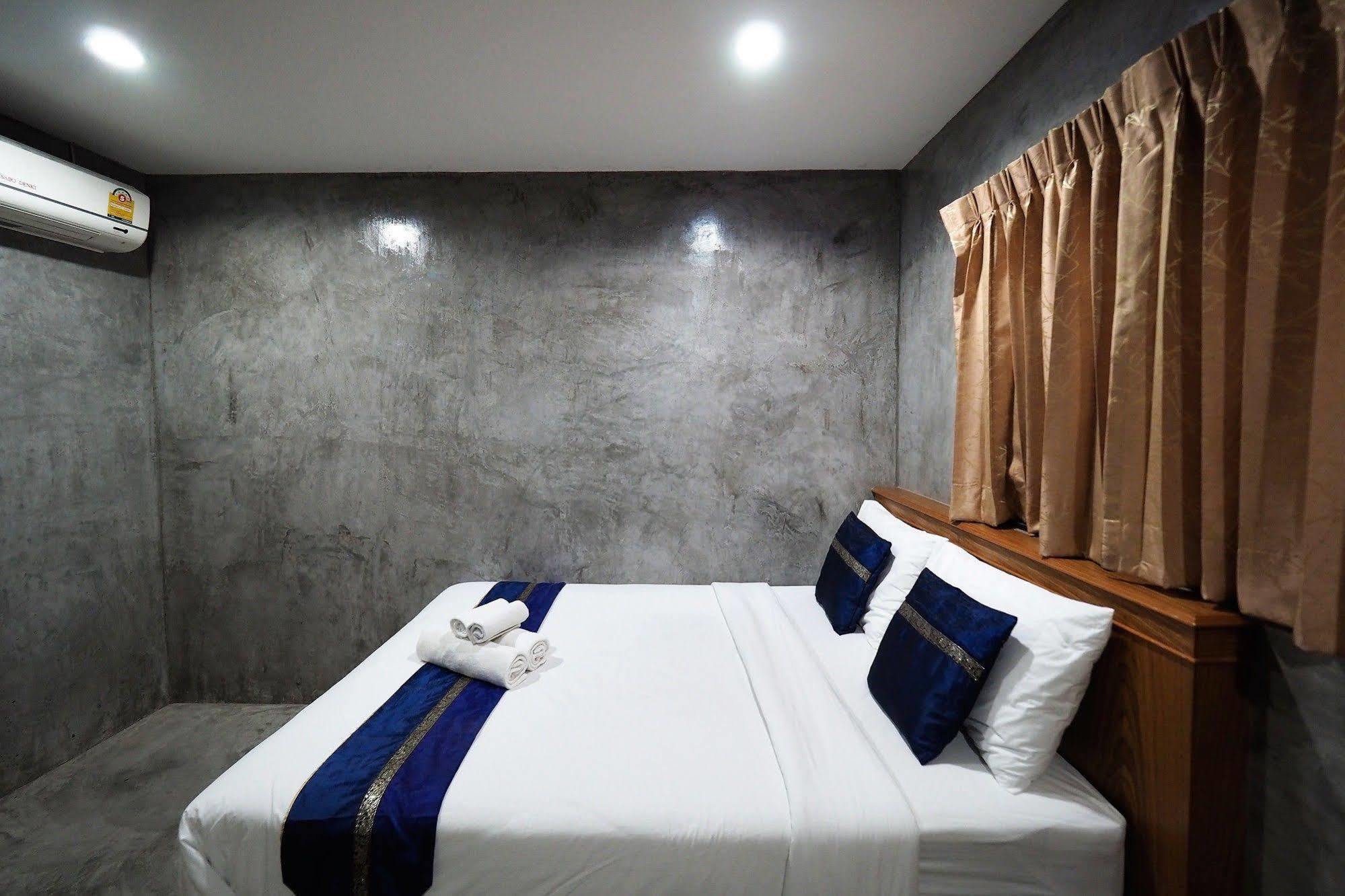 Phoom House 2*