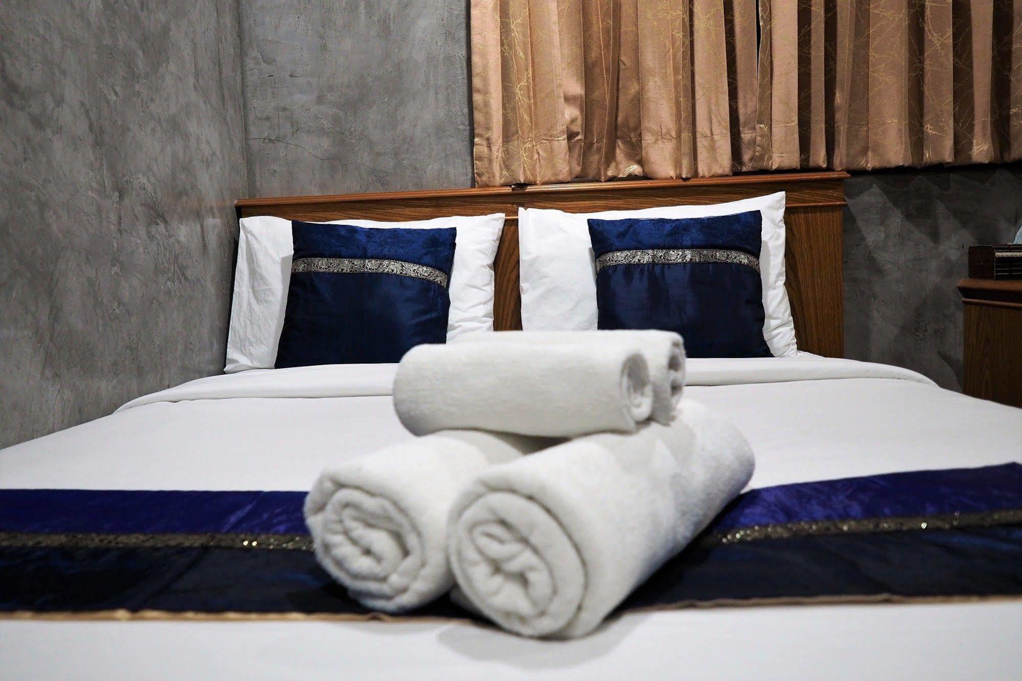 Phoom House Hotel 2*